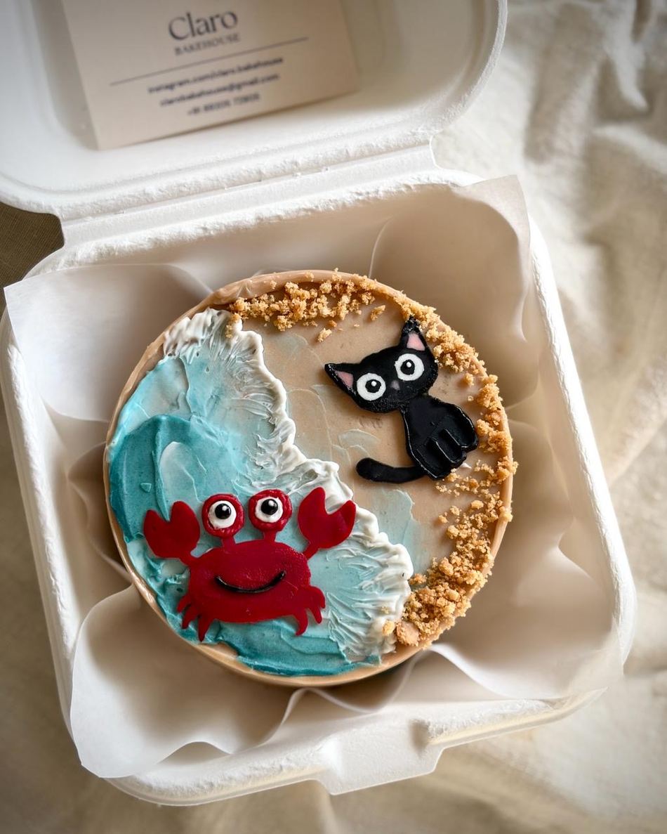 Claro Bakehouse ocean-themed designer bento cake with crab and cat, Delhi